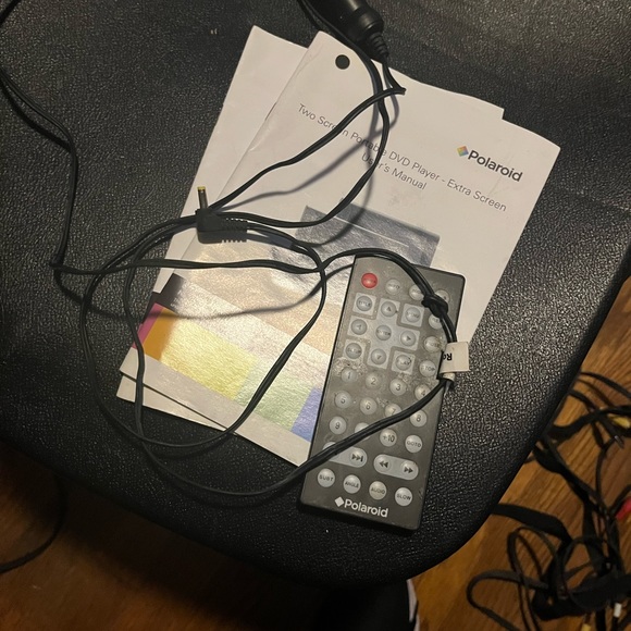 Polaroid two tv screen portable DVD player 15-1 game controller - Picture 3 of 3